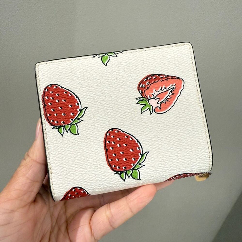 Coach CAP18 Snap Wallet With Strawberry Print - Picture 3 of 7